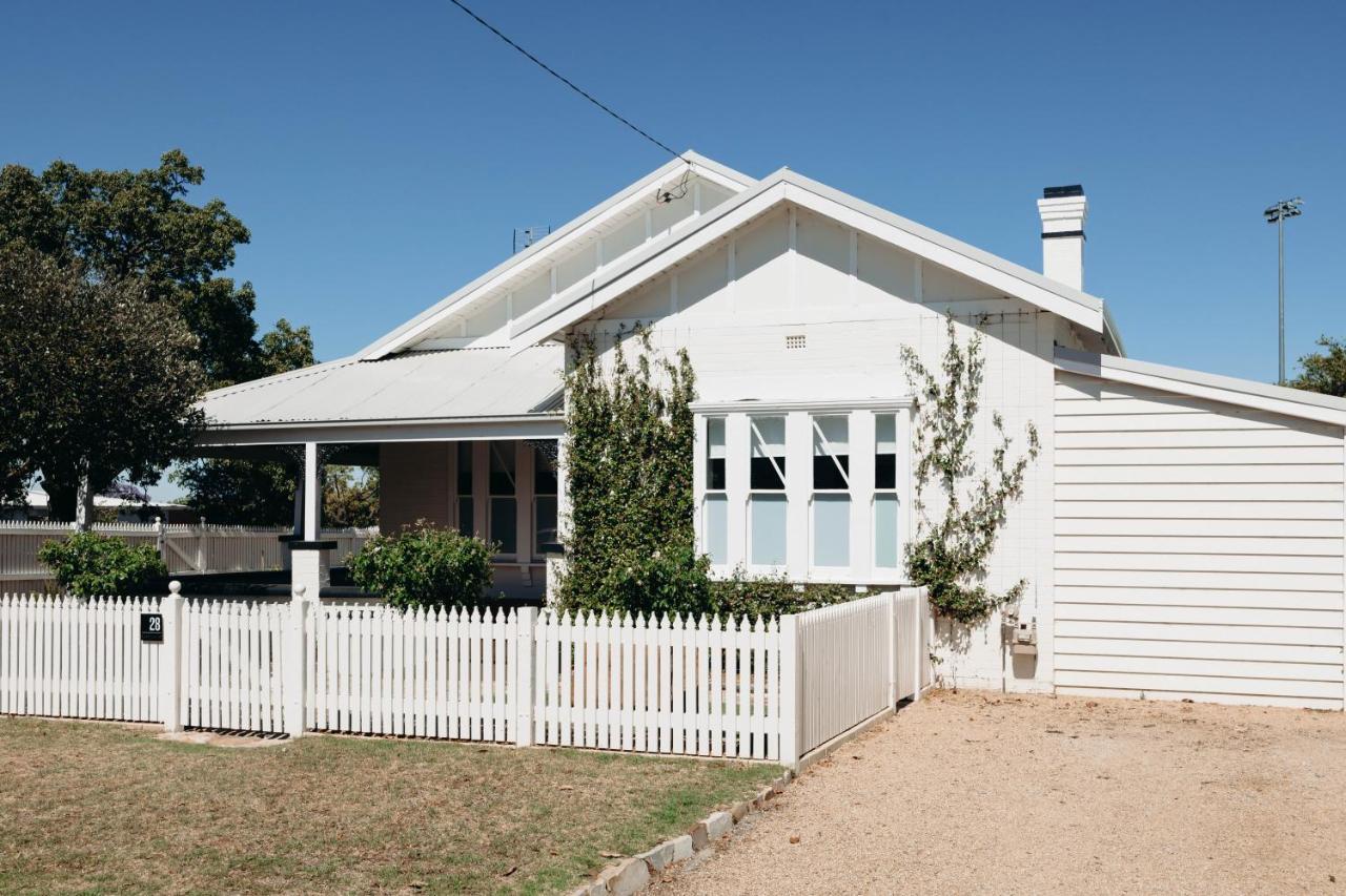 Lexton House - Luxurious Cottage Parkes Exterior photo
